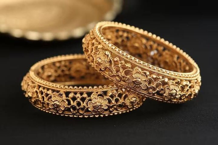 Traditional Gold Bangles: Guide to Designs, Patterns, Craftsmanship, and Cultural Meaning