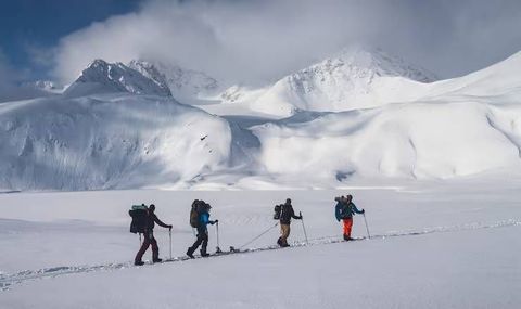High-Altitude Trekking Routes: Overview of Himalayan Trails, Campsites, and Fitness Requirements