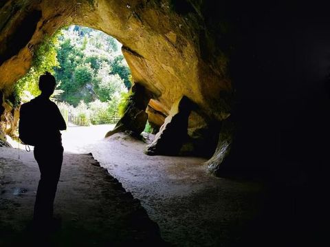 Cave Exploration Adventures: Overview of Cave Systems, Natural Features, and Exploration Methods