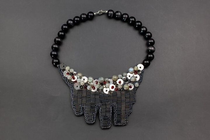 Bib Necklaces: Overview of Designs, Structures, Materials, and Style Options