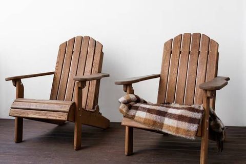 Wooden Lounge Chair Styles: Guide to Designs, Wood Types, Finishes, and Features